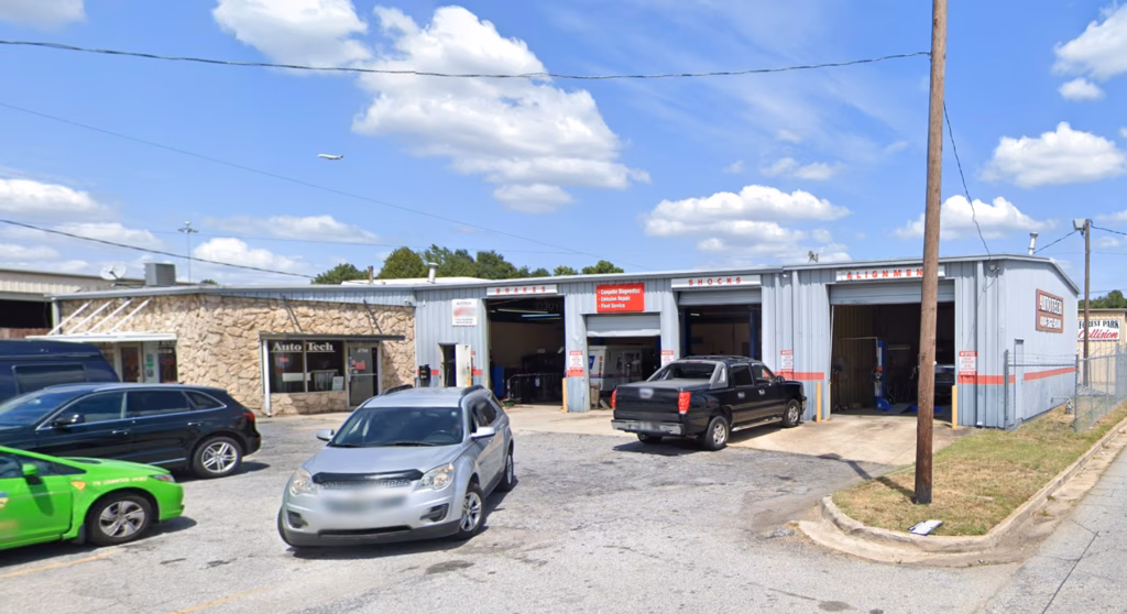 Does Forest Park have a garage?