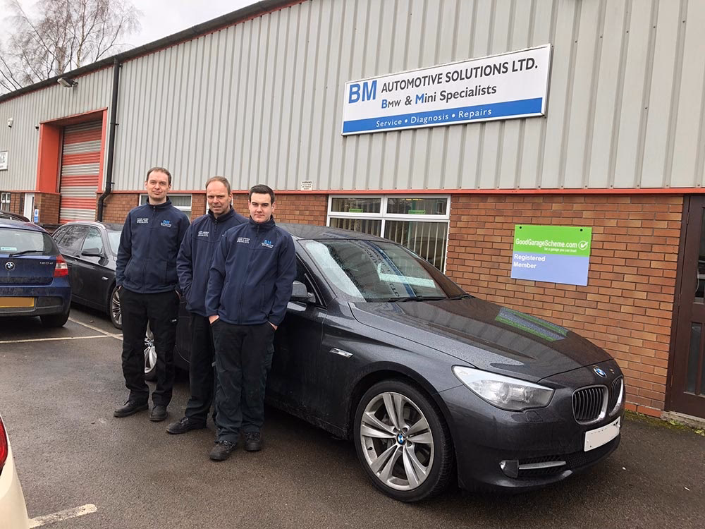 Who are mg accident repair centre?