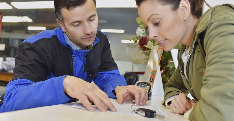 Where are 4 Elms forecourts located?