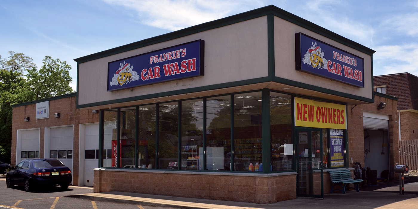 Does Frankie's have a car wash system?