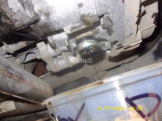 How do I replace a T40 engine fluid?