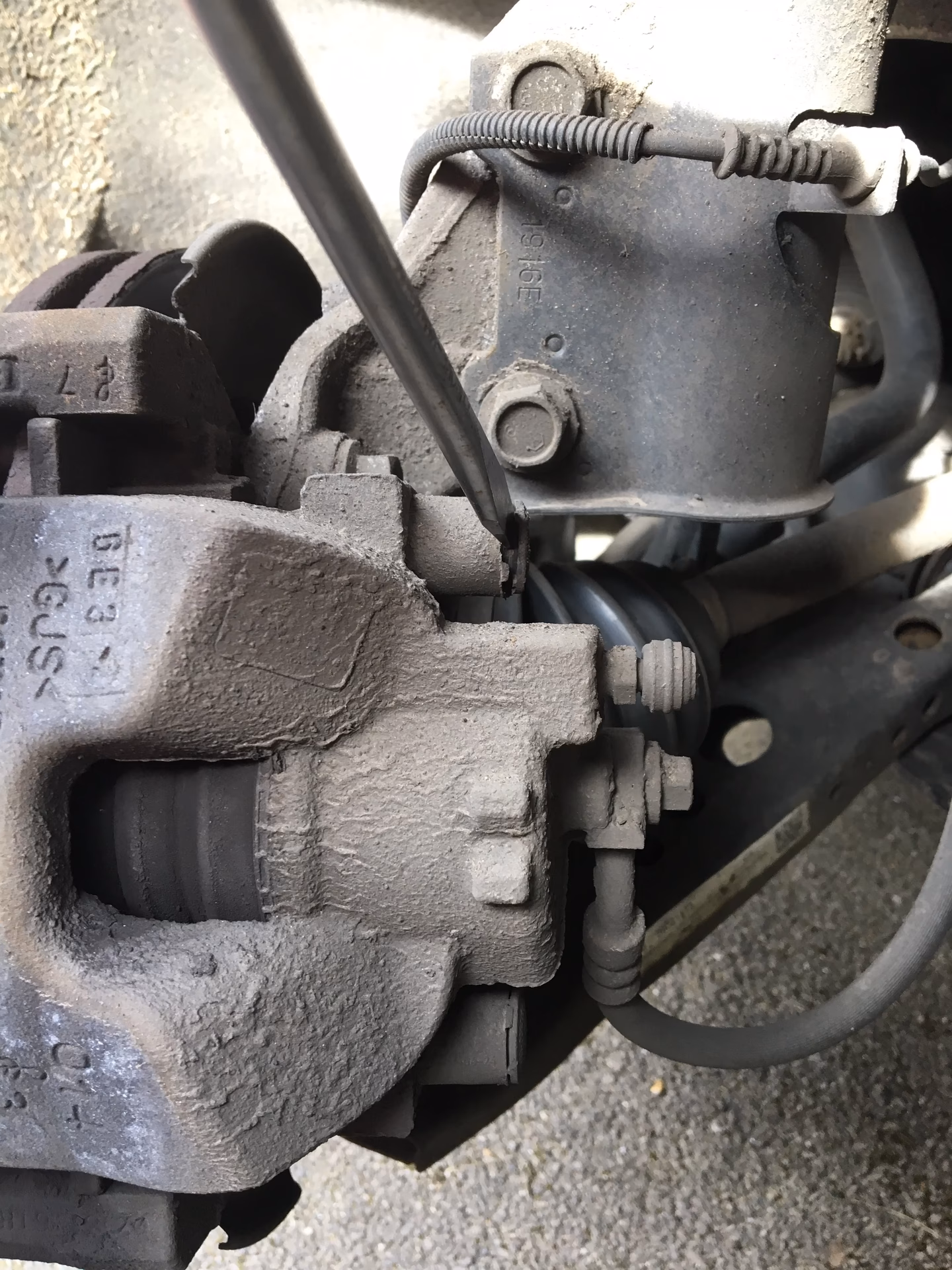 How long does it take to replace Vauxhall Astra brake pads?