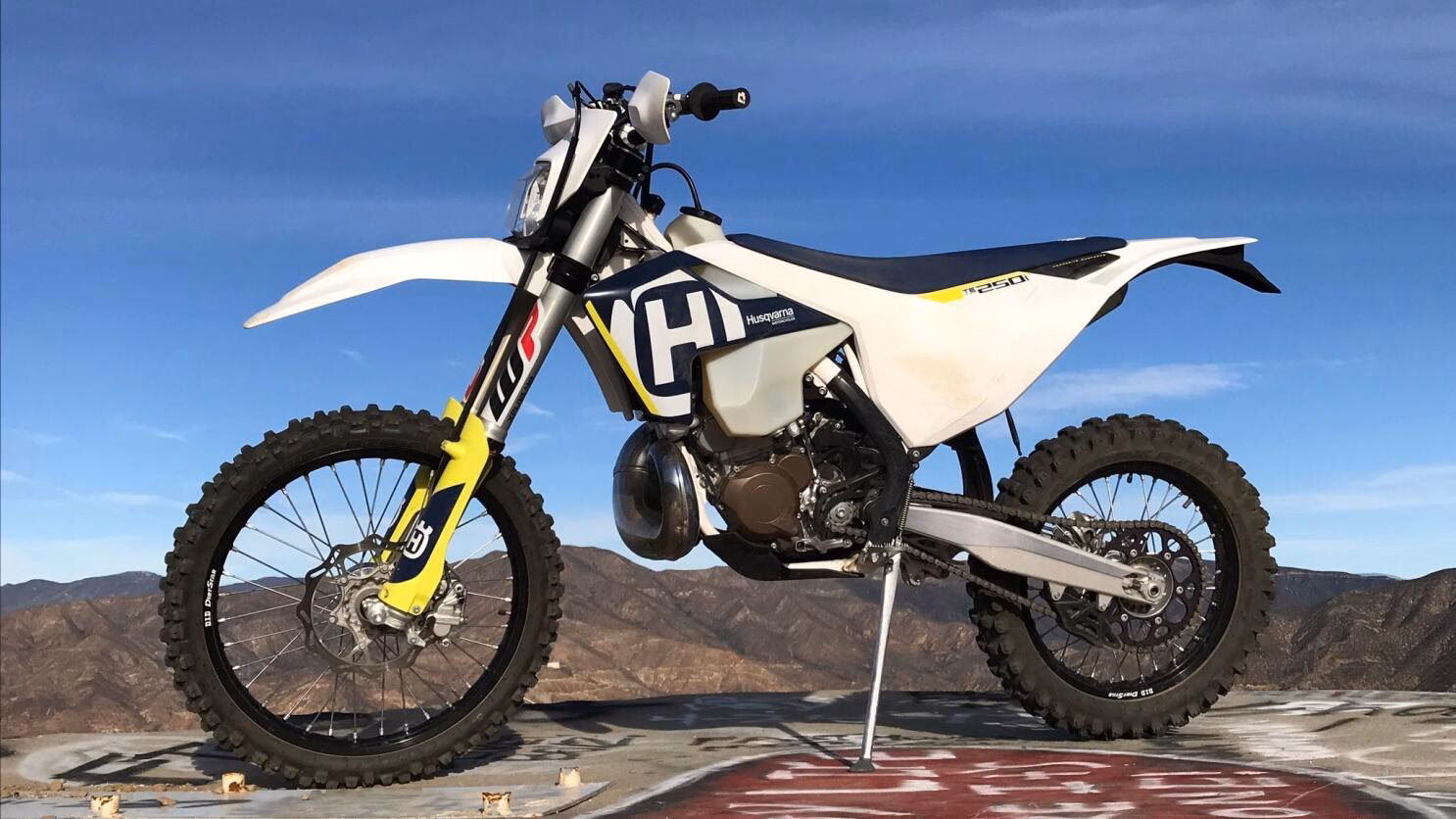 Which Husqvarna 2 stroke motocrossers have throttle body injection (TBI)?
