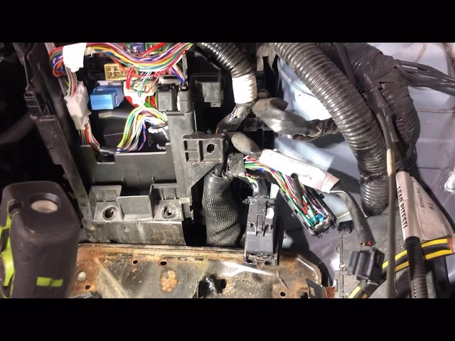 Does the cam sensor run off the fuel pump?