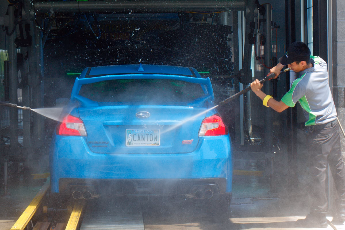 Does canton car wash offer free Vacs & cleaning supplies?