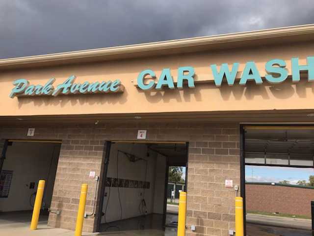 How much water does Park Avenue car wash use?