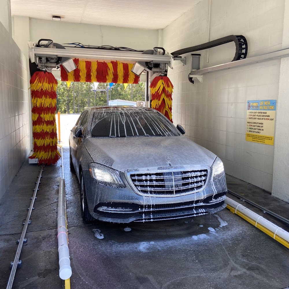 Does Fort Myers have a car wash?