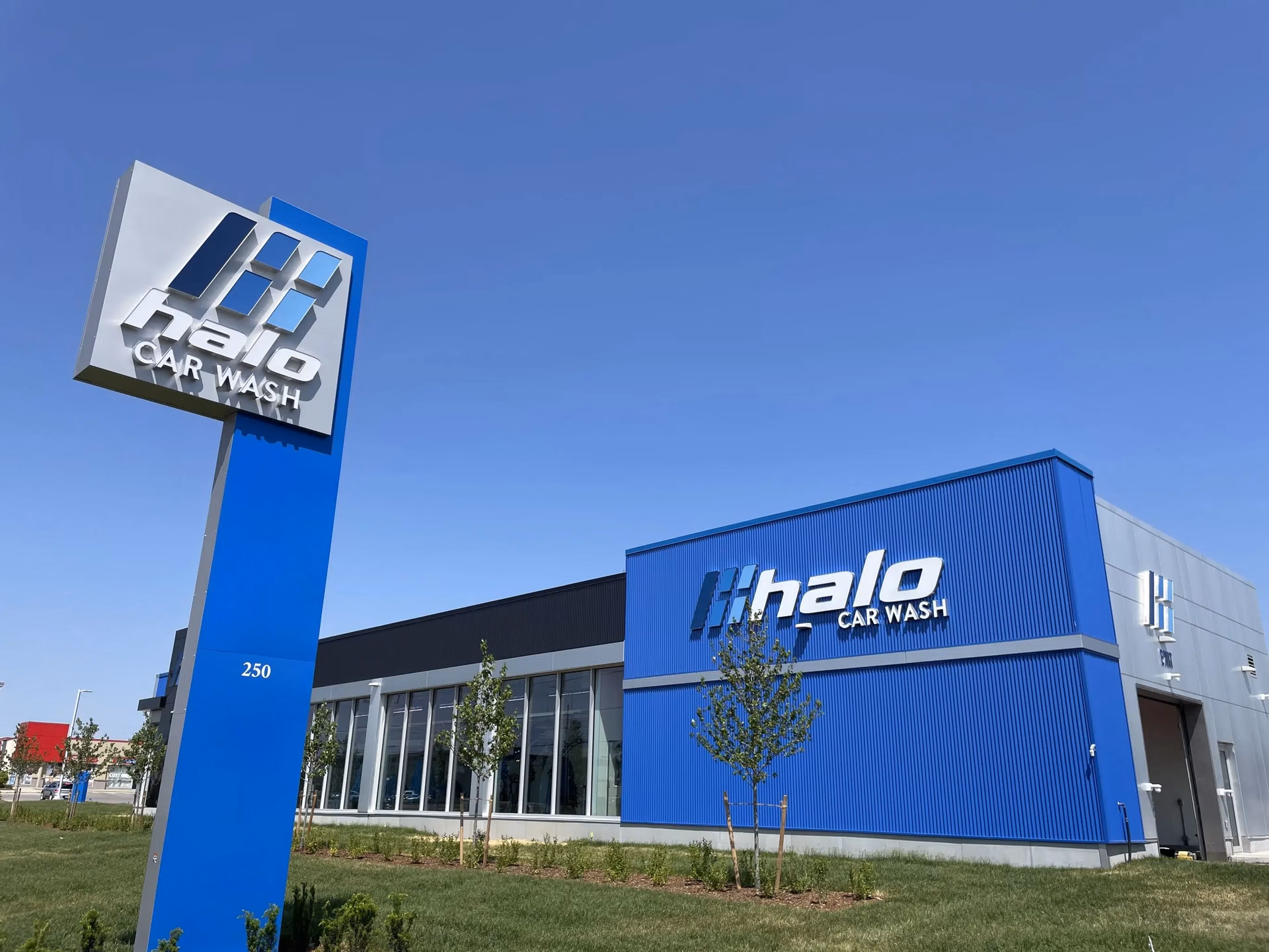 What services does Suds car wash offer?