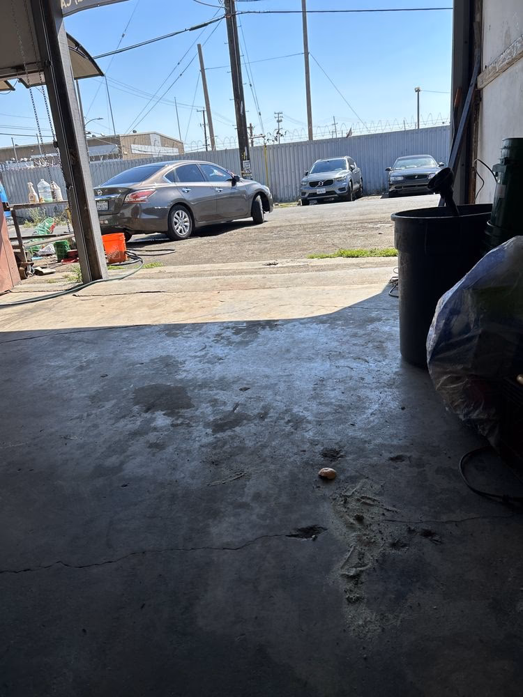 What do people say about car wash services in Oakland?