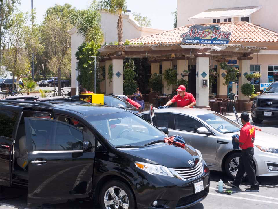 What are people saying about car wash services in Santa Clarita?