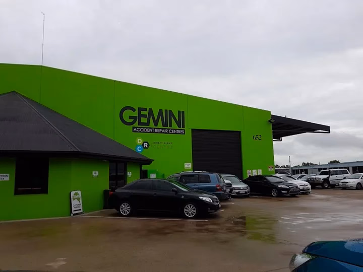 Does Gemini provide a hire car for insurance claim repair?