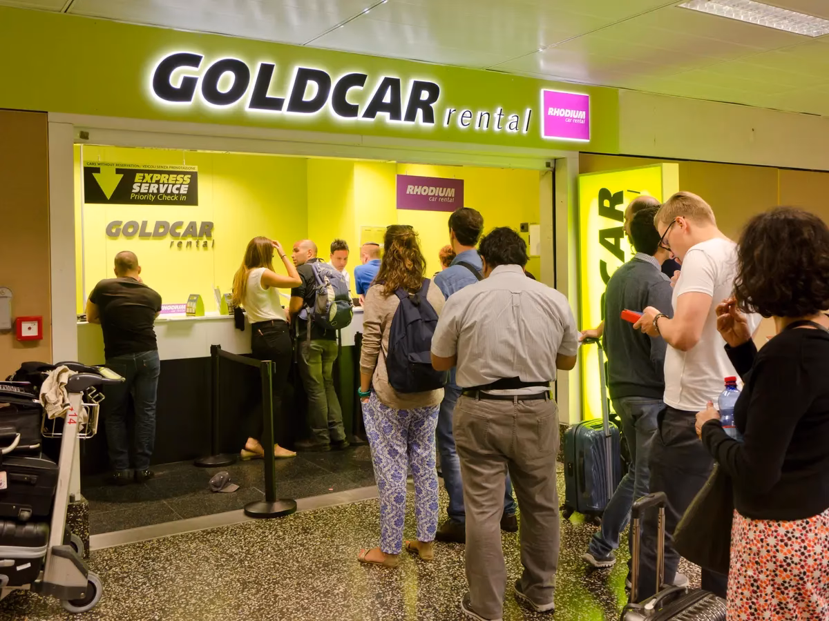 What does Goldcar do?