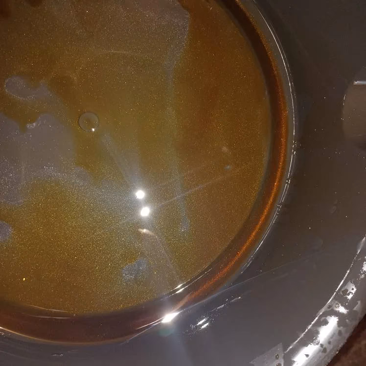 Are metal flakes in oil a problem?