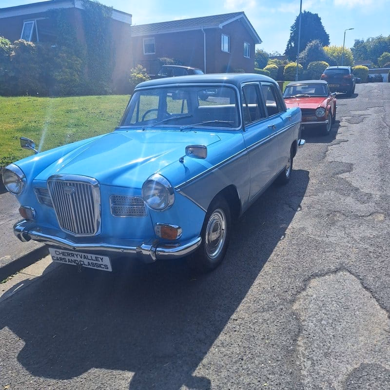 Why should you choose Horley car centre?
