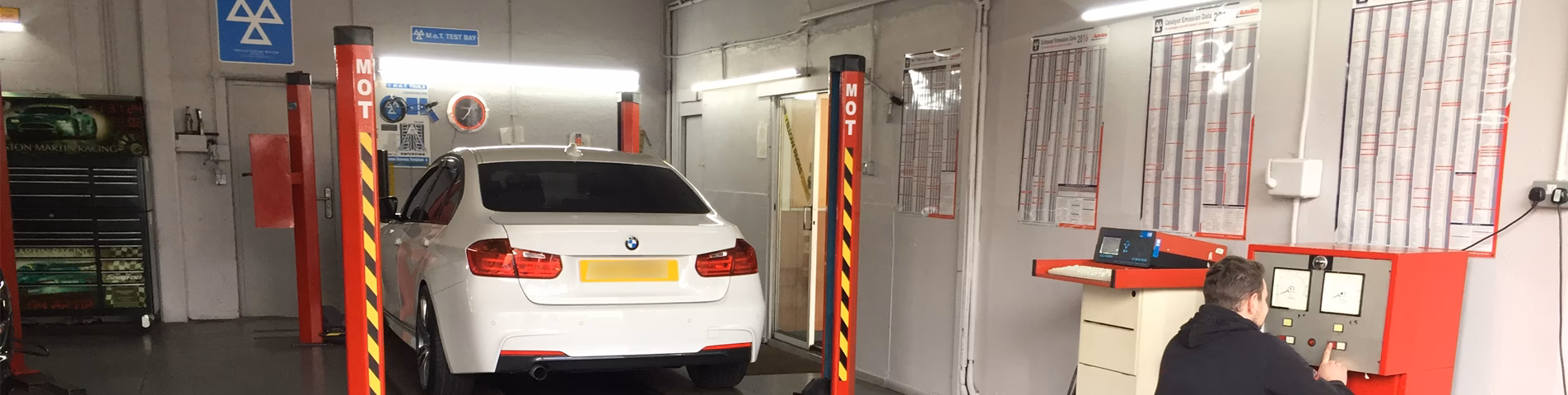 What is the phone number for Grays autocenters MOT garage?