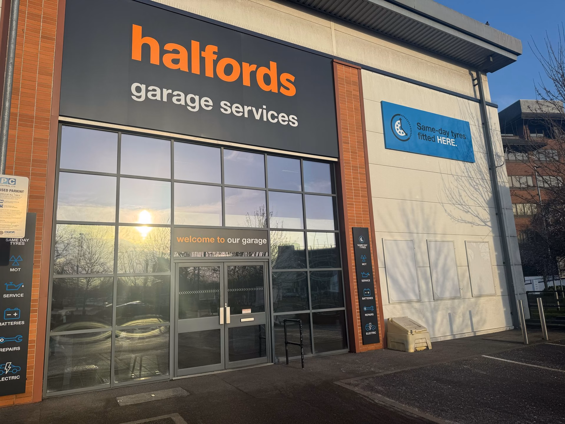 Why should I book a full service at Halfords Autocentres?