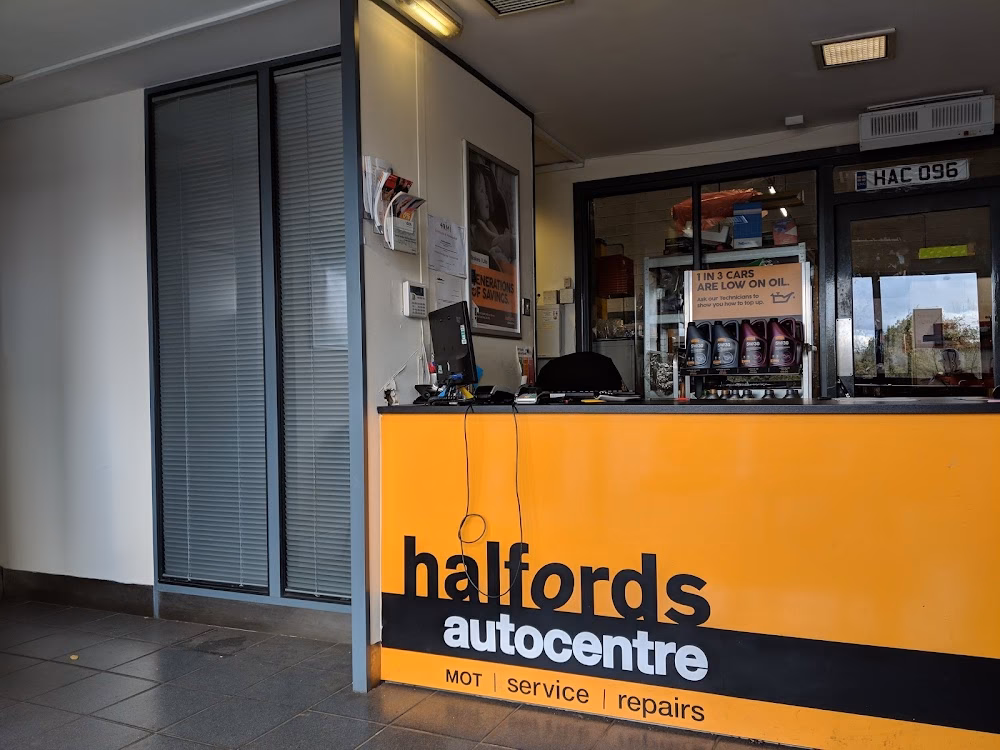 Where is Halfords Autocentre Halesowen?