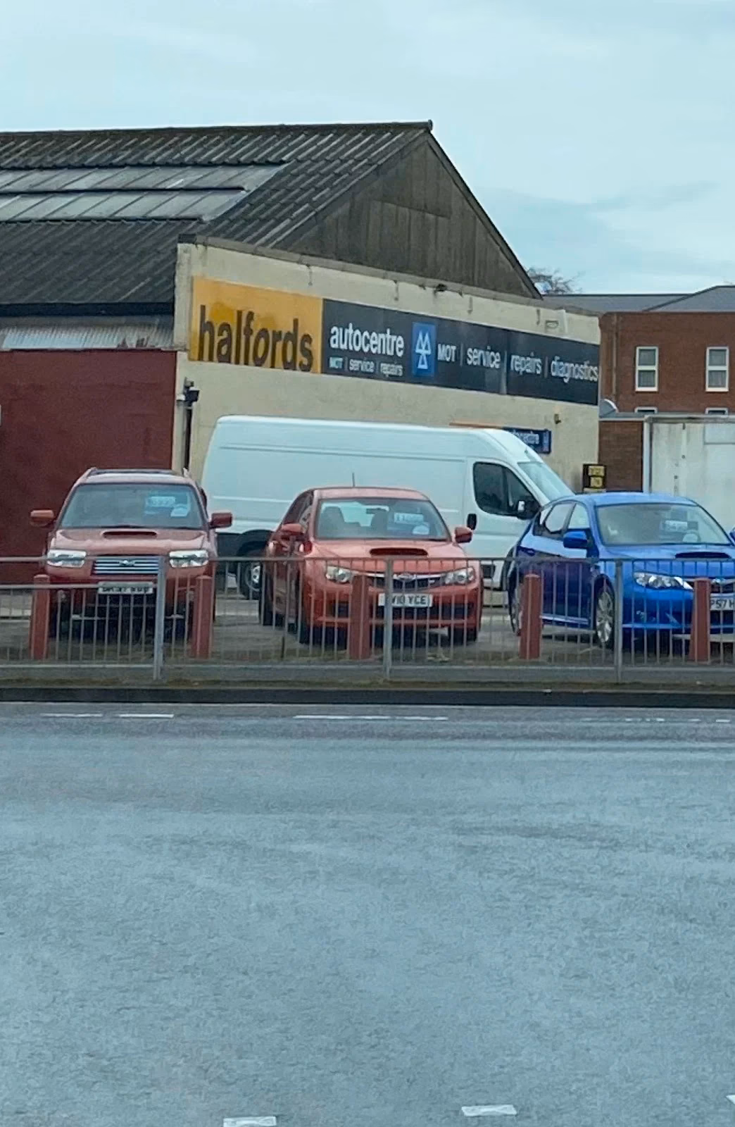 Who is Halfords Autocentres?