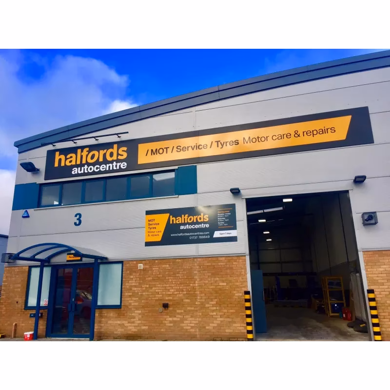 What are the opening times of Halfords Kiln Lane in Epsom?