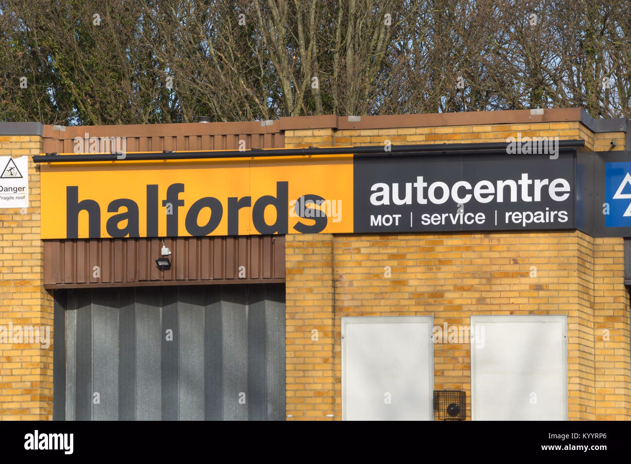 Where is Halfords at Farnborough Gate?