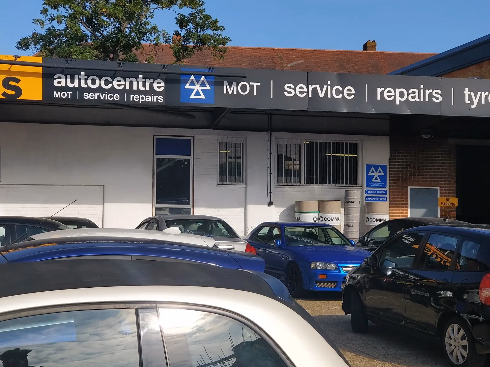 What services does Halfords Autocentre offer?