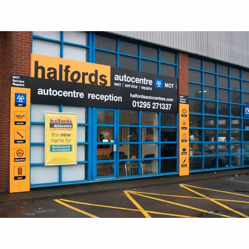 What are Halfords Banbury open hours?