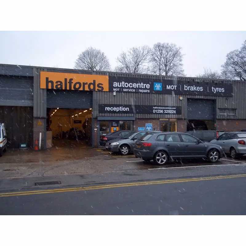 Why should I book a full service at Halfords Autocentres?