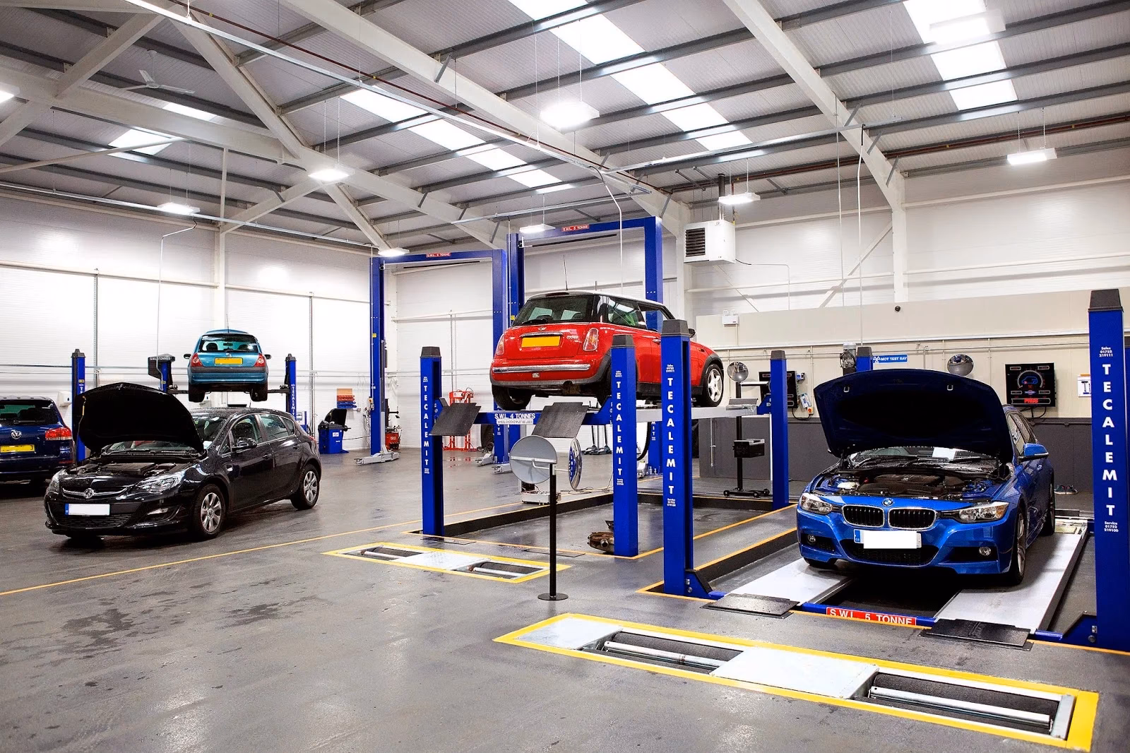 Where is Halfords Autocentre?