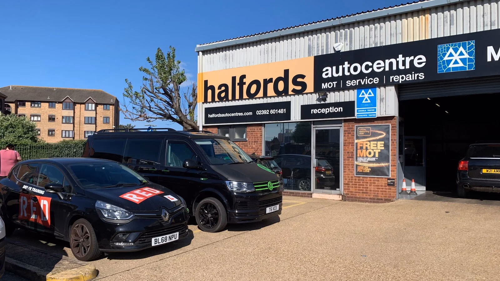Who is Halfords Autocentres?