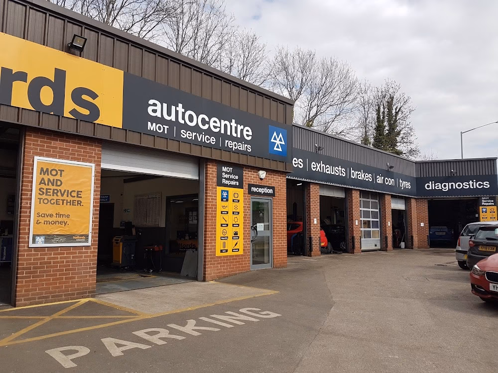 How do I contact Halfords Leamington Spa?