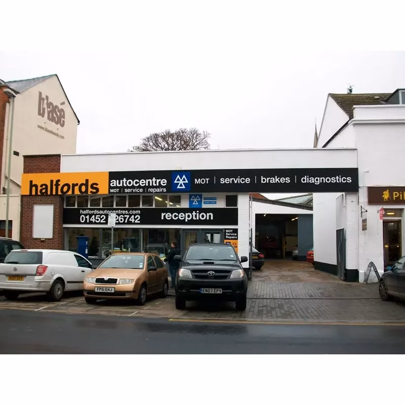 What time is Halfords Tewkesbury open?