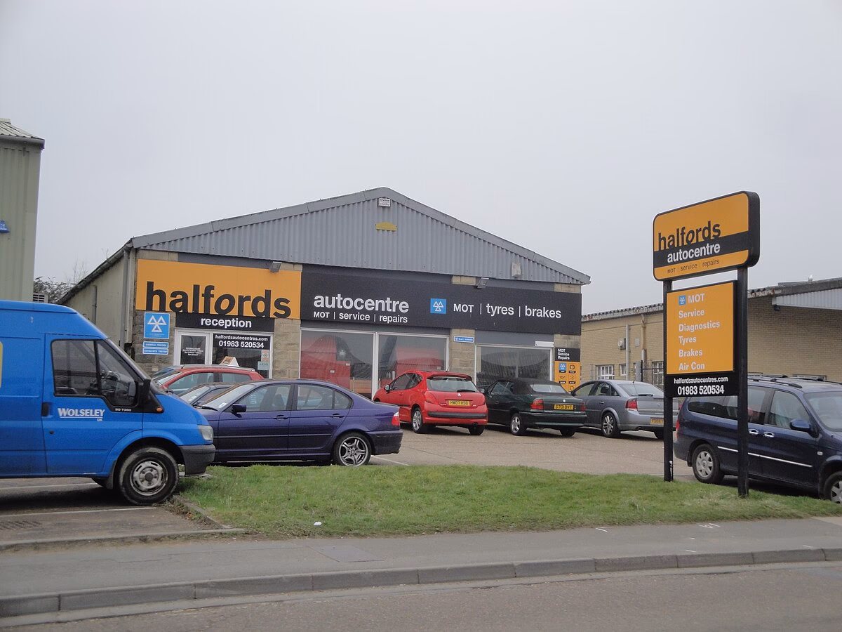 Do you use Halfords for mots?