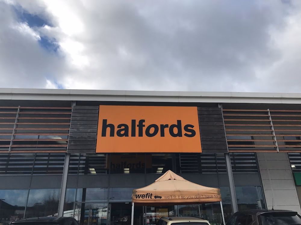 Why should I book a full service at Halfords Autocentres?