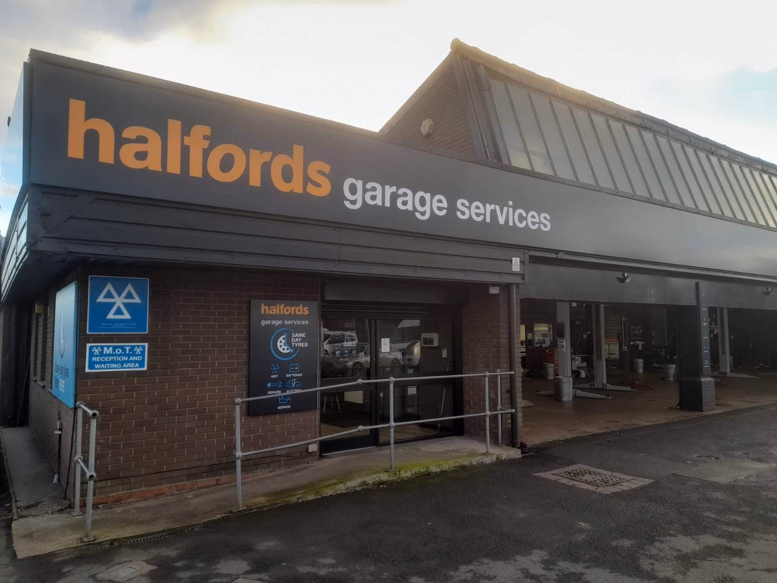 Where is Halfords Autocentre?