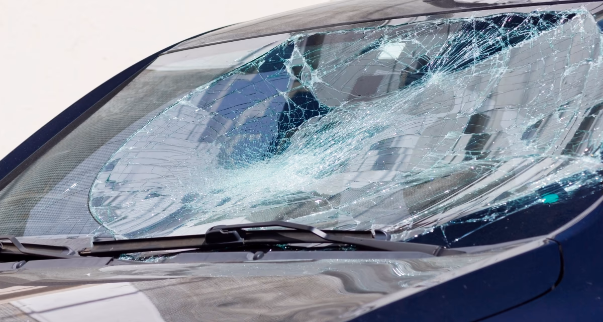 How do I get help if my windscreen is damaged?