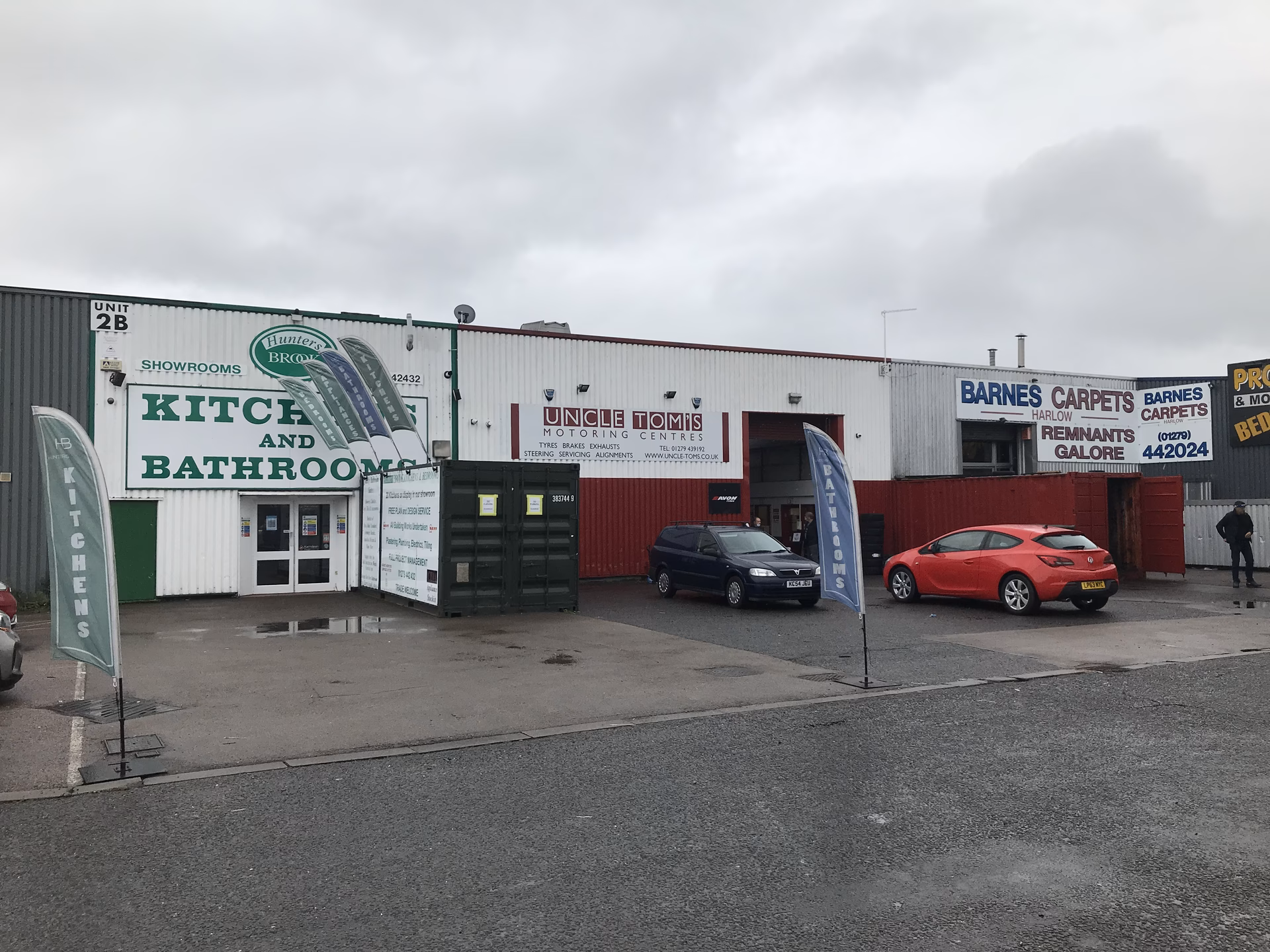 Where is Uncle Tom's motoring centre?