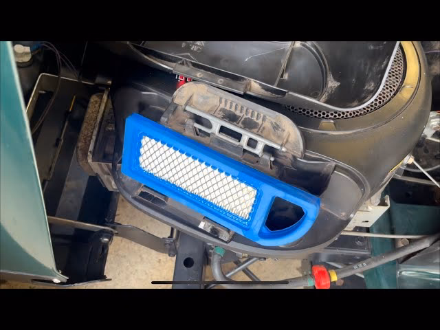 What should I do before a Hayter engine oil change?