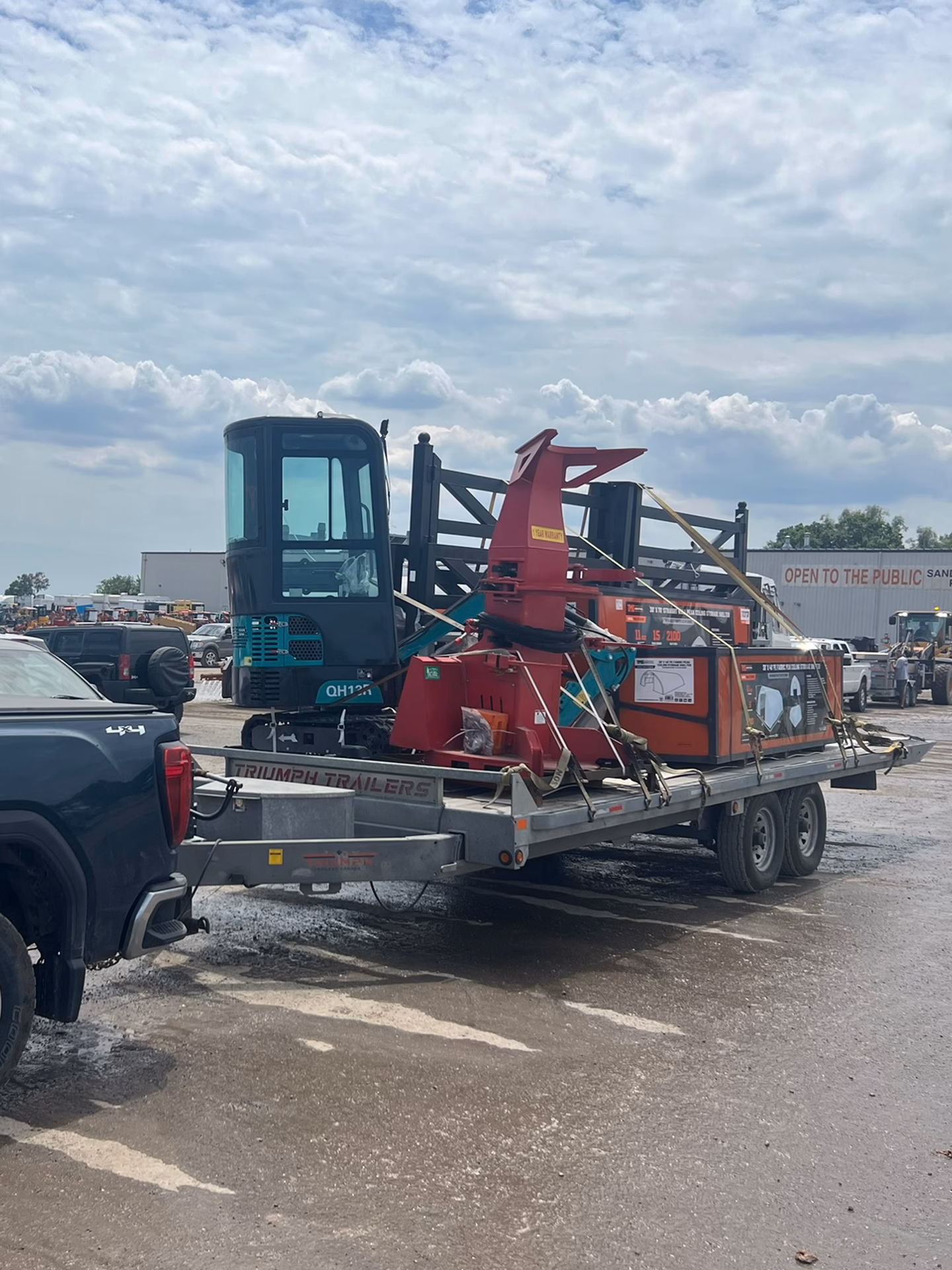What is a heavy haulage truck?