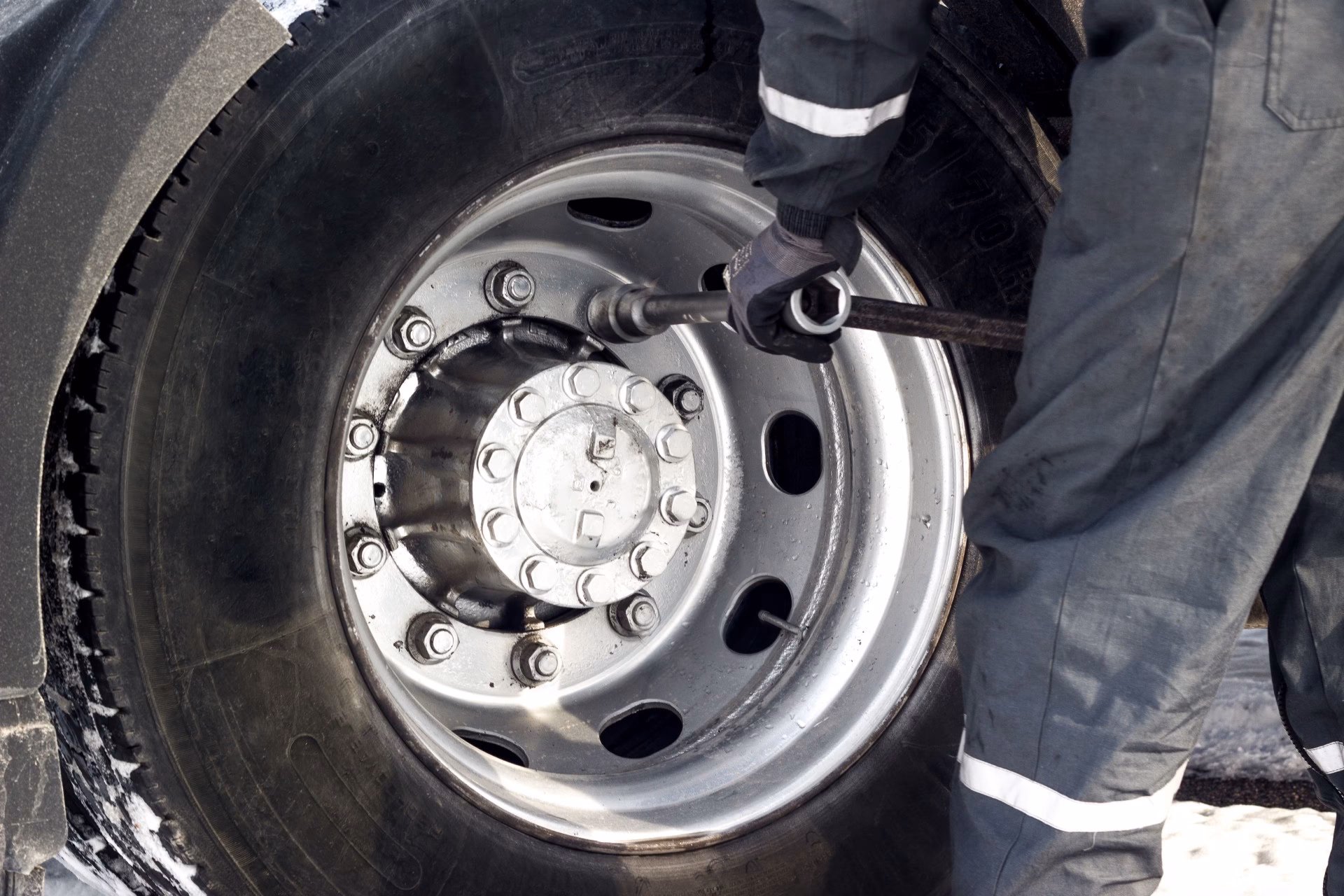 Do you repair HGV tyres at the roadside?