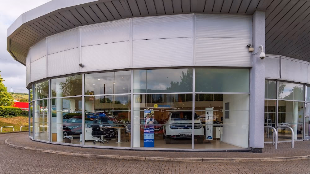 Does Hendy car & van store offer a blue light scheme?