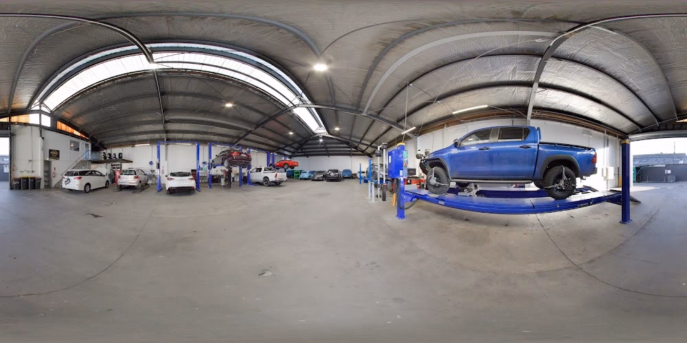 Does Kwik Fit install Hunter Hawkeye wheel alignment technology?