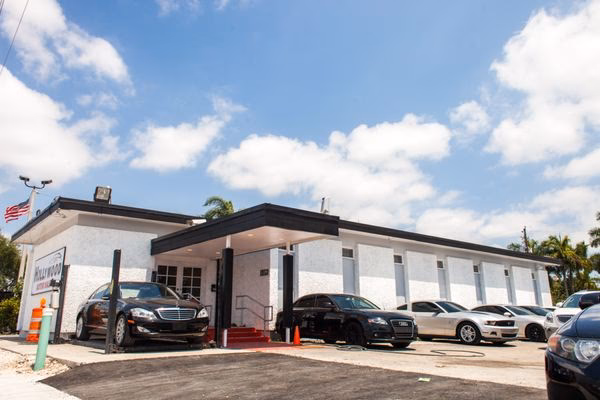 Does Hollywood Motors offer AA warranty?