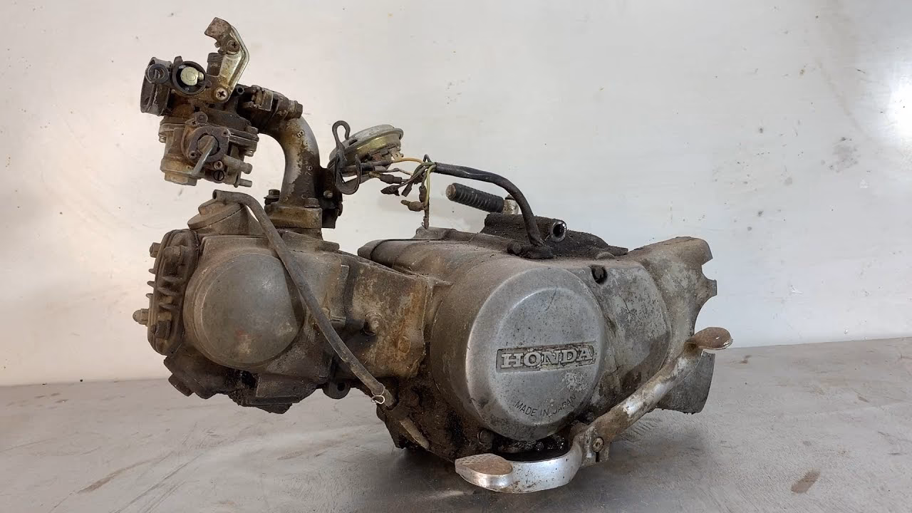 What engine does a Honda C70 have?