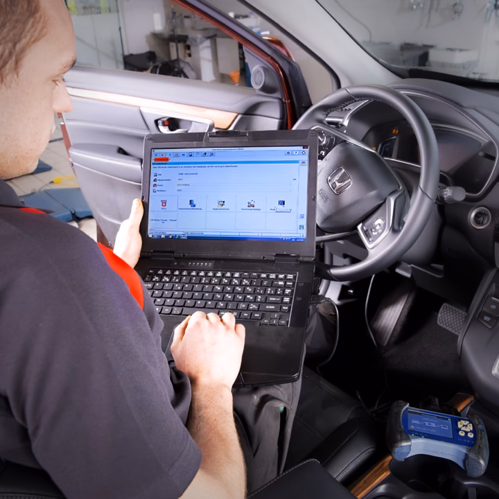 What is the phone number for Honda customer service?