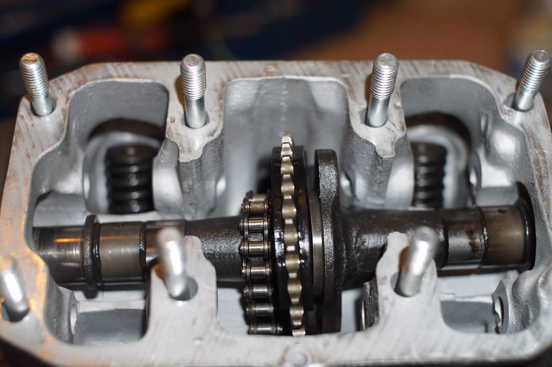 What kind of engine does a Honda CB200 have?