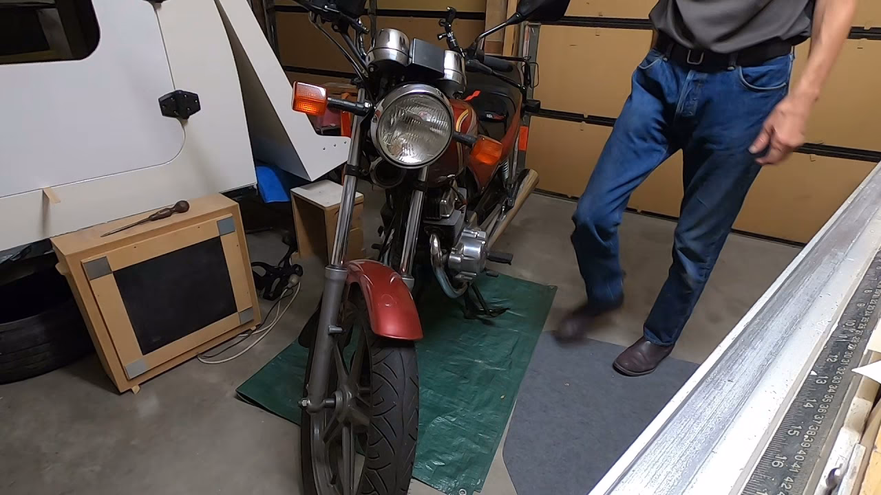 How to lubricate a Honda CB350 engine?