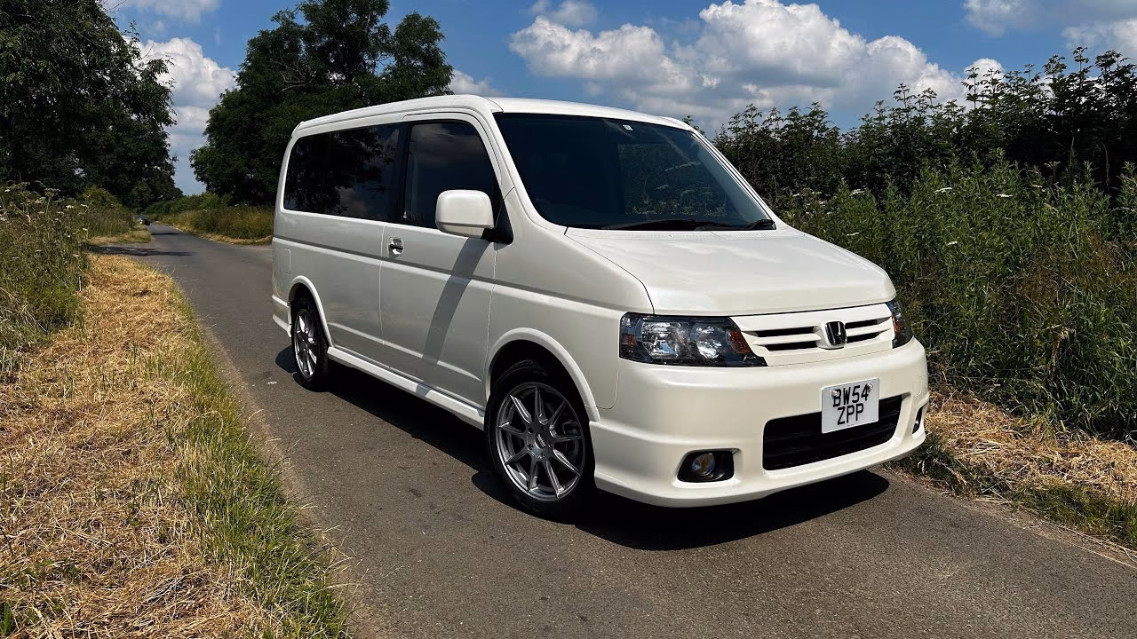 What kind of engine does a Honda Stepwgn have?