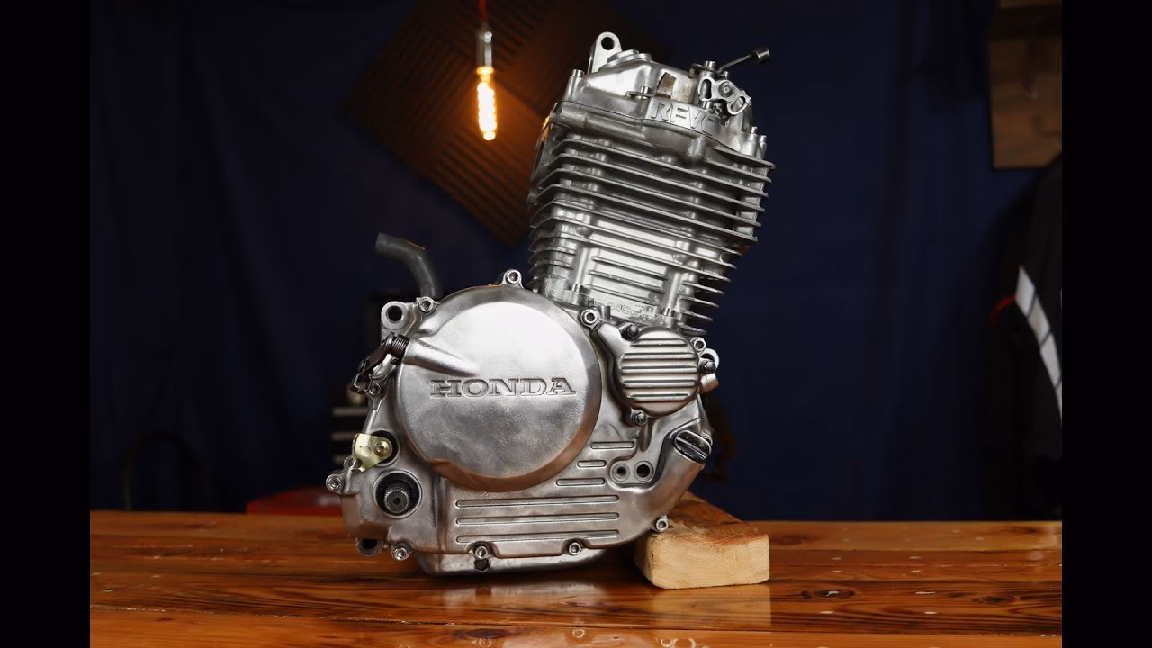 What kind of engine does a Honda XR250 have?