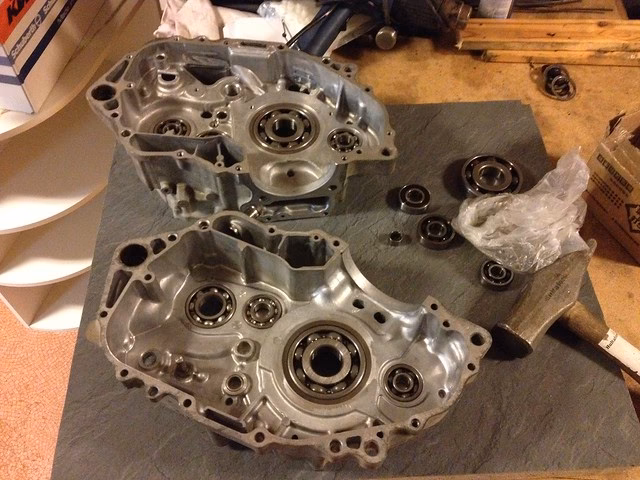 Does Honda XR400 need oil?
