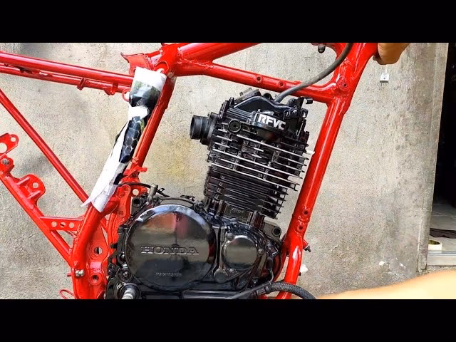 How do you stop a Honda XR500?